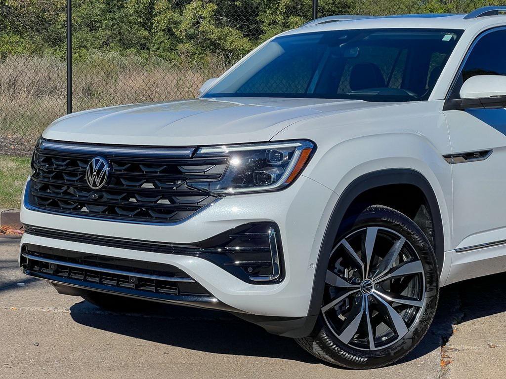 used 2025 Volkswagen Atlas car, priced at $42,888