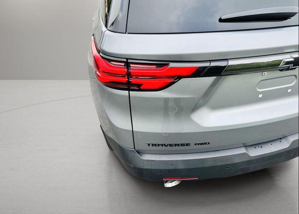 used 2023 Chevrolet Traverse car, priced at $31,899