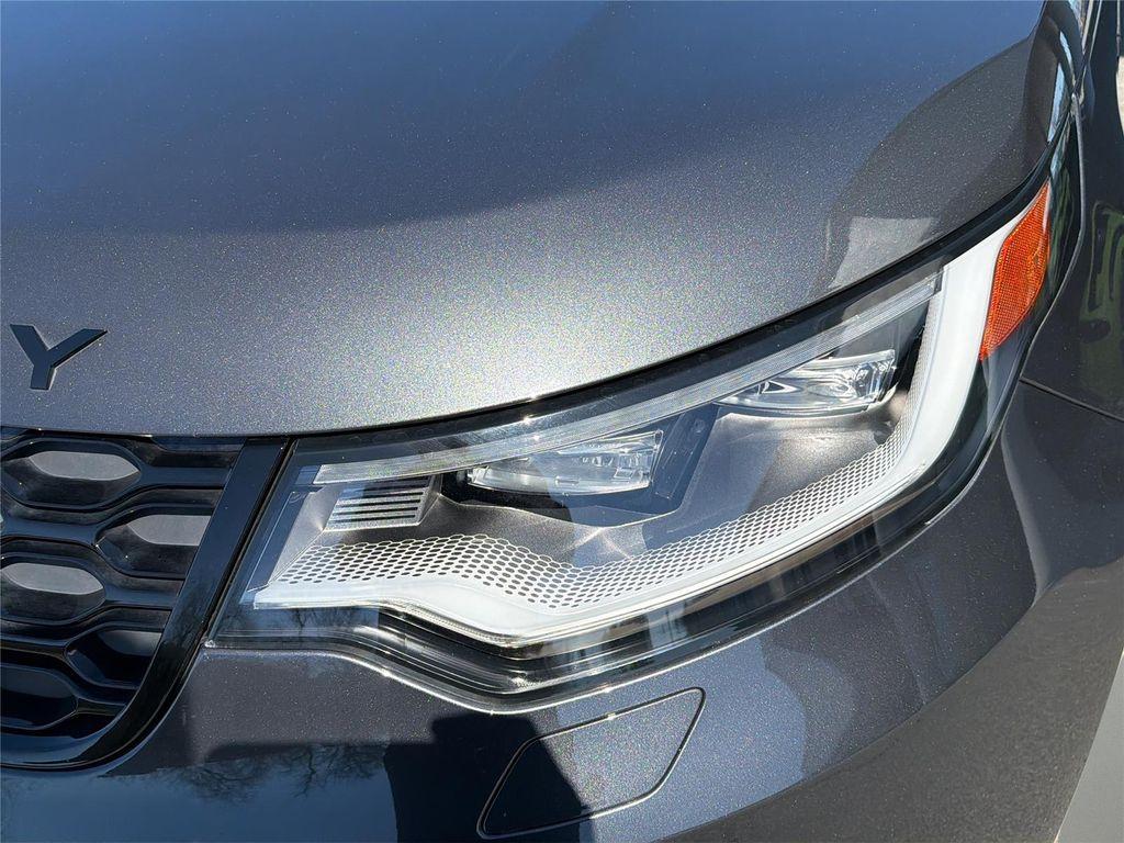 used 2023 Land Rover Discovery car, priced at $34,897