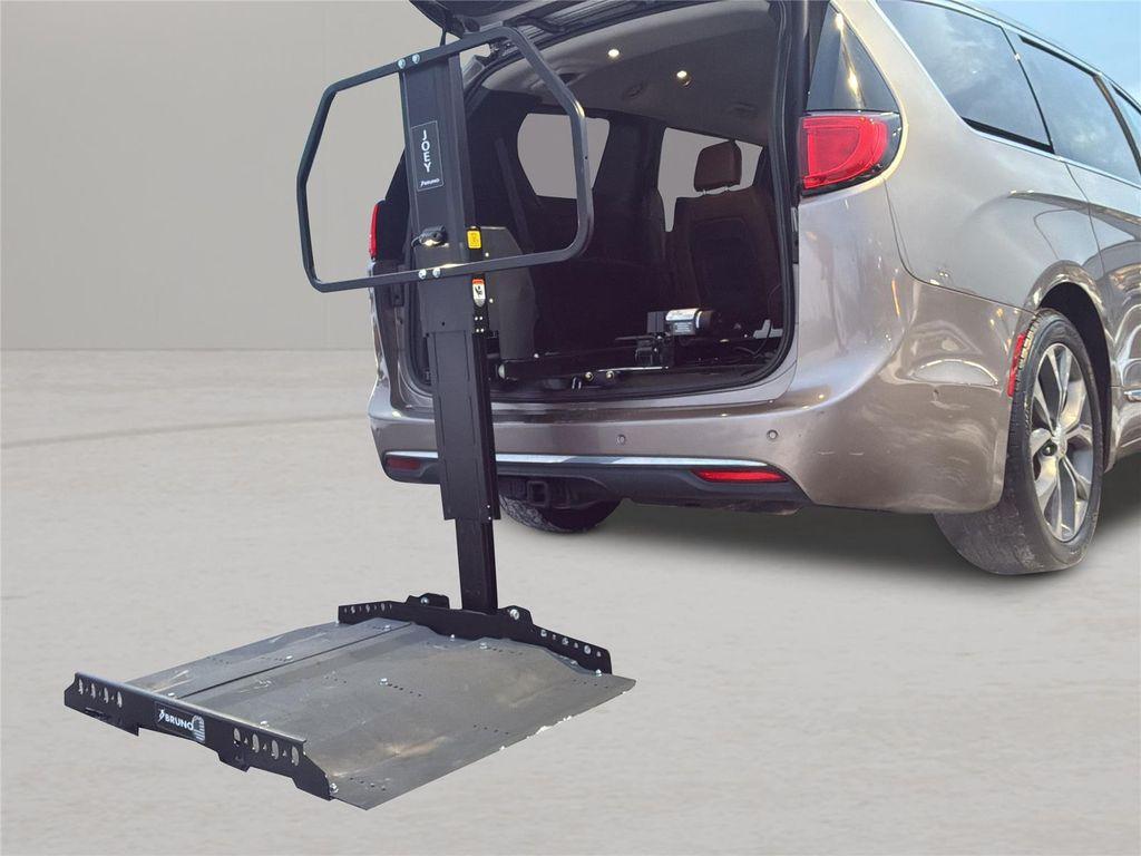 used 2018 Chrysler Pacifica car, priced at $17,497