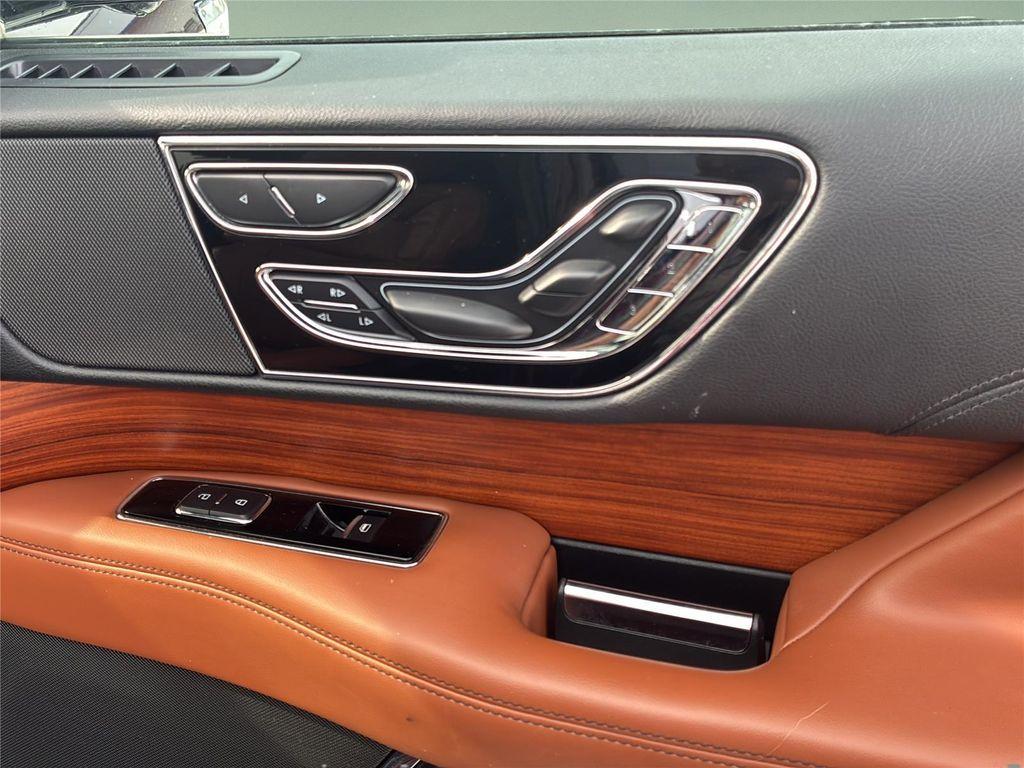 used 2019 Lincoln Navigator car, priced at $33,122