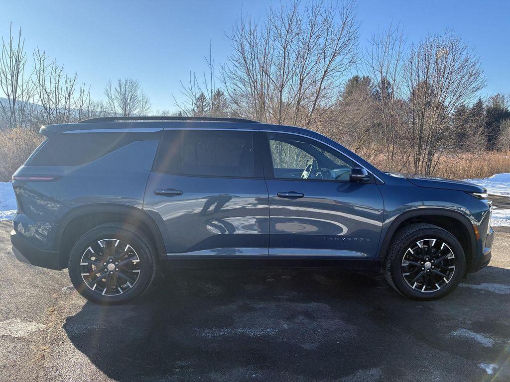 used 2025 Chevrolet Traverse car, priced at $39,897