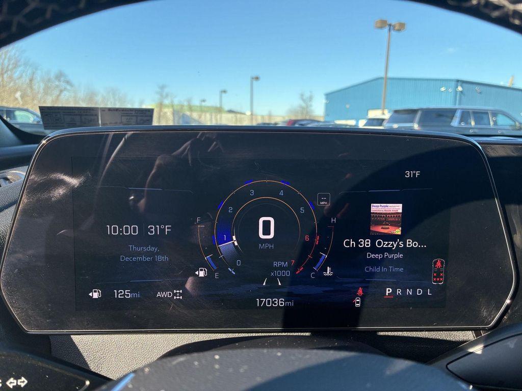 used 2025 Chevrolet Traverse car, priced at $39,897