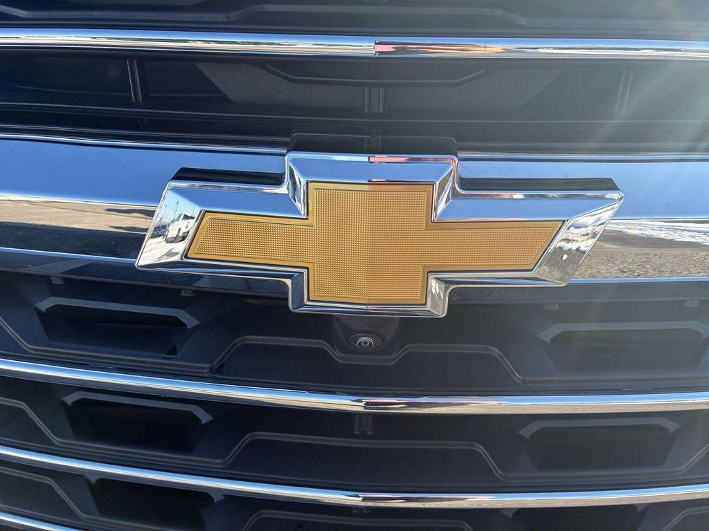 used 2025 Chevrolet Traverse car, priced at $39,897