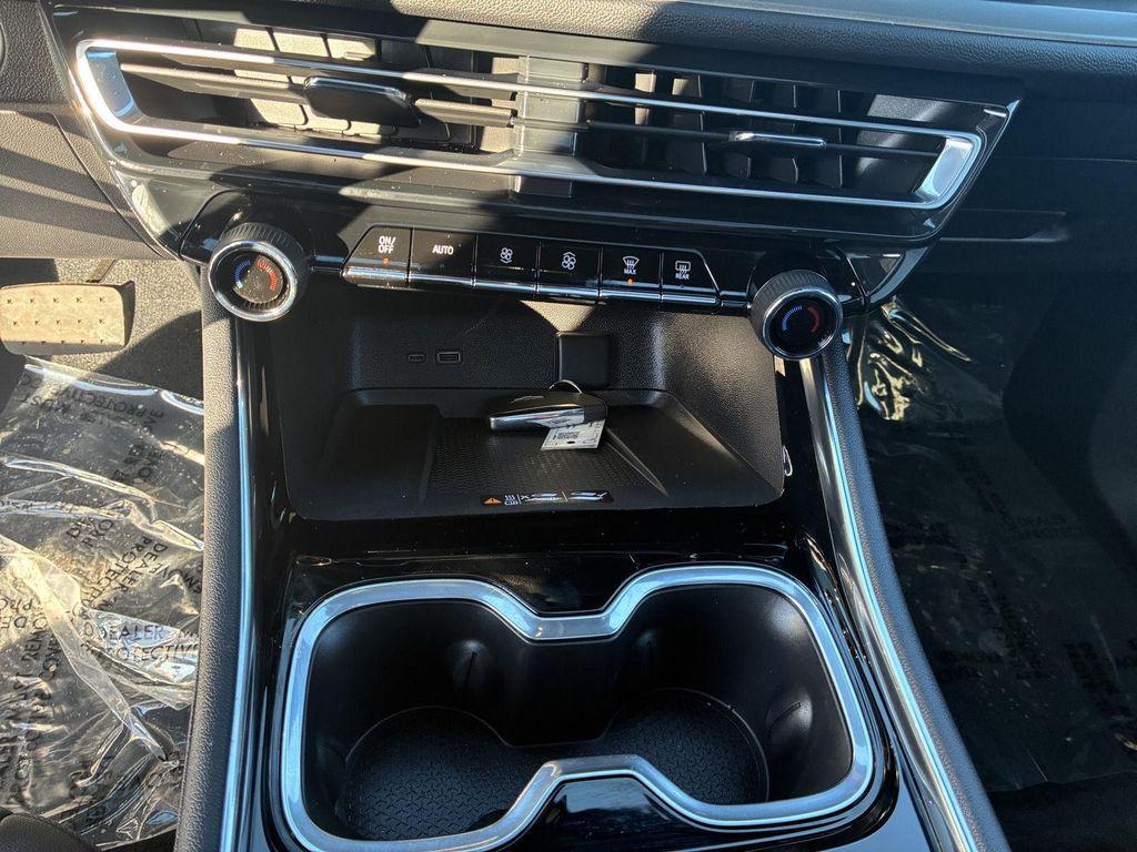 used 2025 Chevrolet Traverse car, priced at $39,897