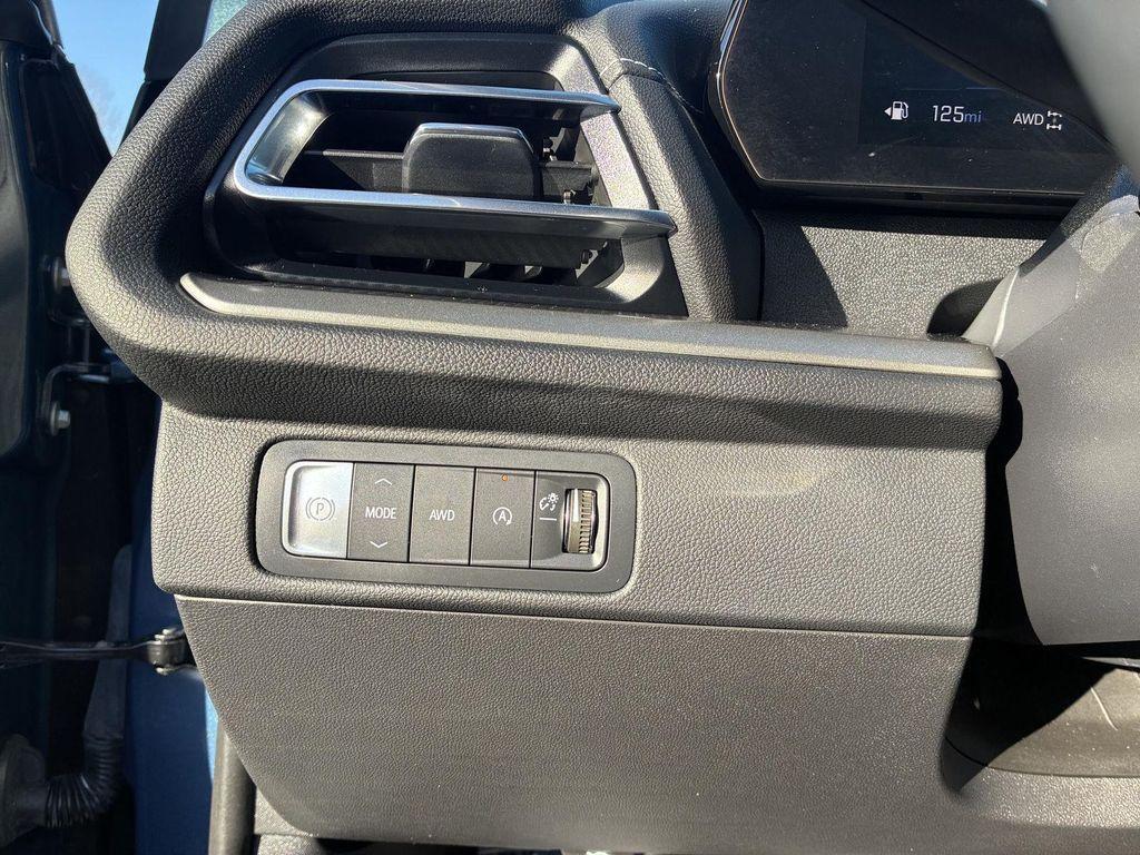 used 2025 Chevrolet Traverse car, priced at $39,897