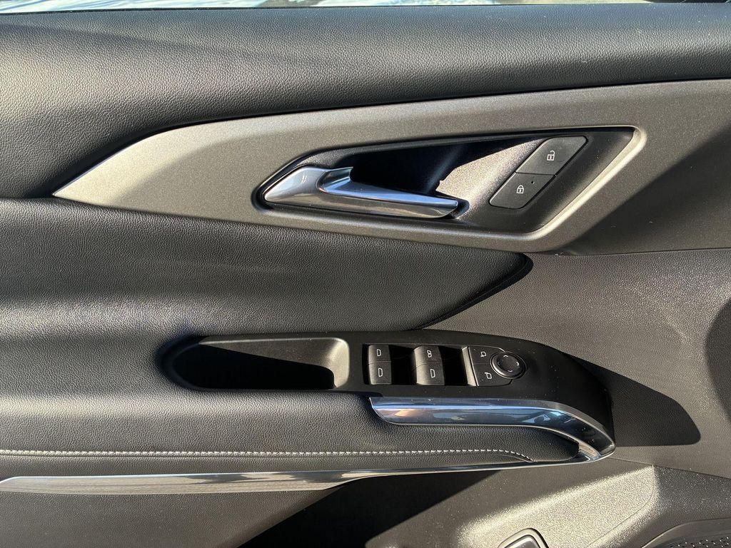 used 2025 Chevrolet Traverse car, priced at $39,897