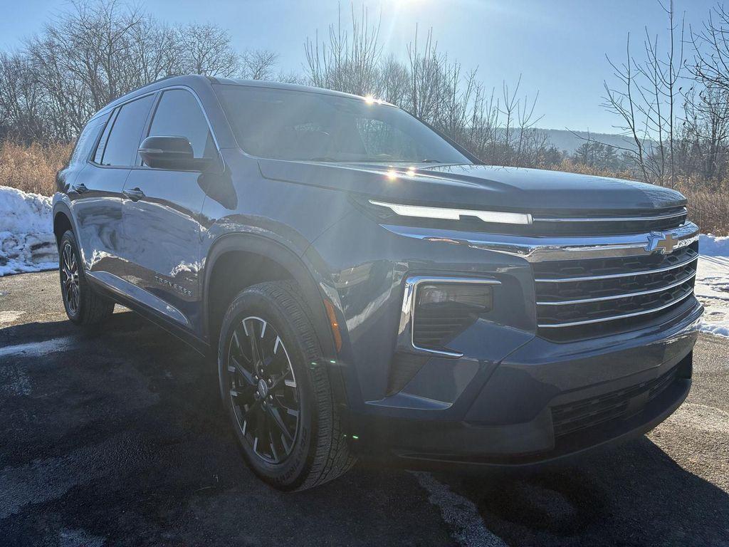 used 2025 Chevrolet Traverse car, priced at $39,897