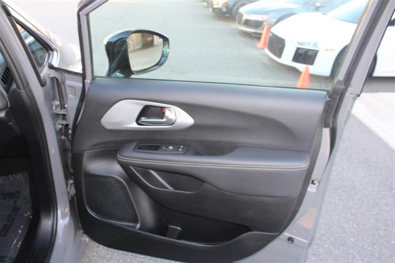 used 2025 Chrysler Pacifica car, priced at $29,999