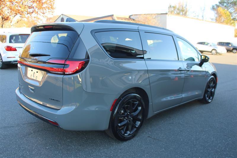 used 2025 Chrysler Pacifica car, priced at $29,999