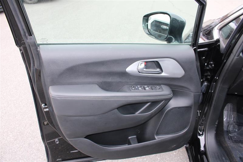 used 2024 Chrysler Pacifica car, priced at $25,999