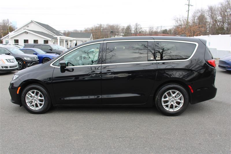 used 2024 Chrysler Pacifica car, priced at $25,999