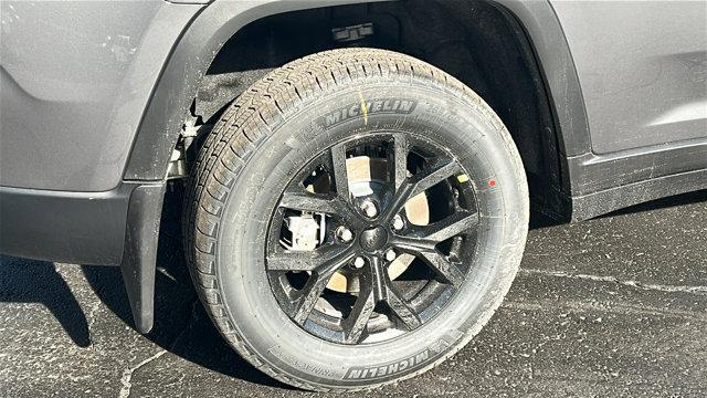 new 2026 Jeep Grand Cherokee car, priced at $47,550