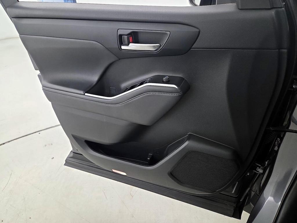 used 2022 Toyota Highlander car, priced at $36,998