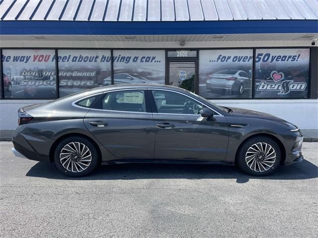 new 2025 Hyundai Sonata Hybrid car, priced at $29,782