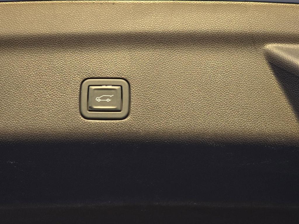used 2024 GMC Yukon car, priced at $73,216
