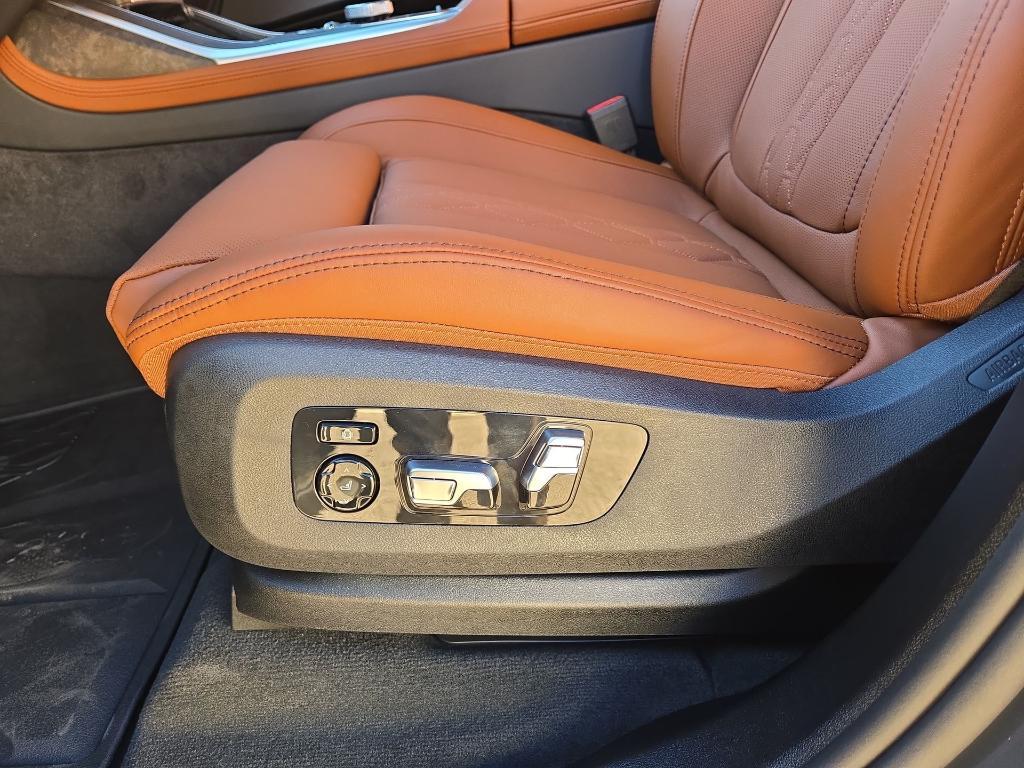 new 2026 BMW X7 car, priced at $106,275
