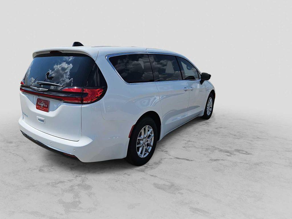 new 2025 Chrysler Pacifica car, priced at $42,445