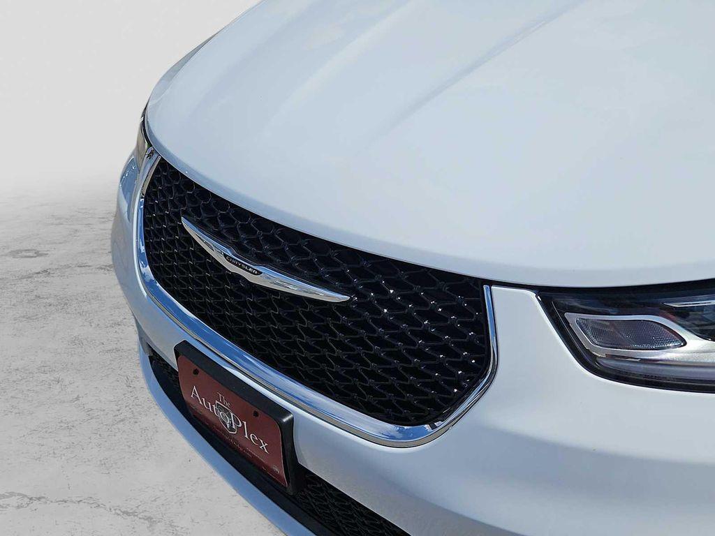 new 2025 Chrysler Pacifica car, priced at $42,445