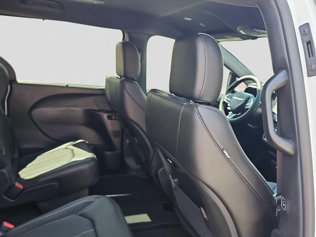 new 2025 Chrysler Pacifica car, priced at $42,445