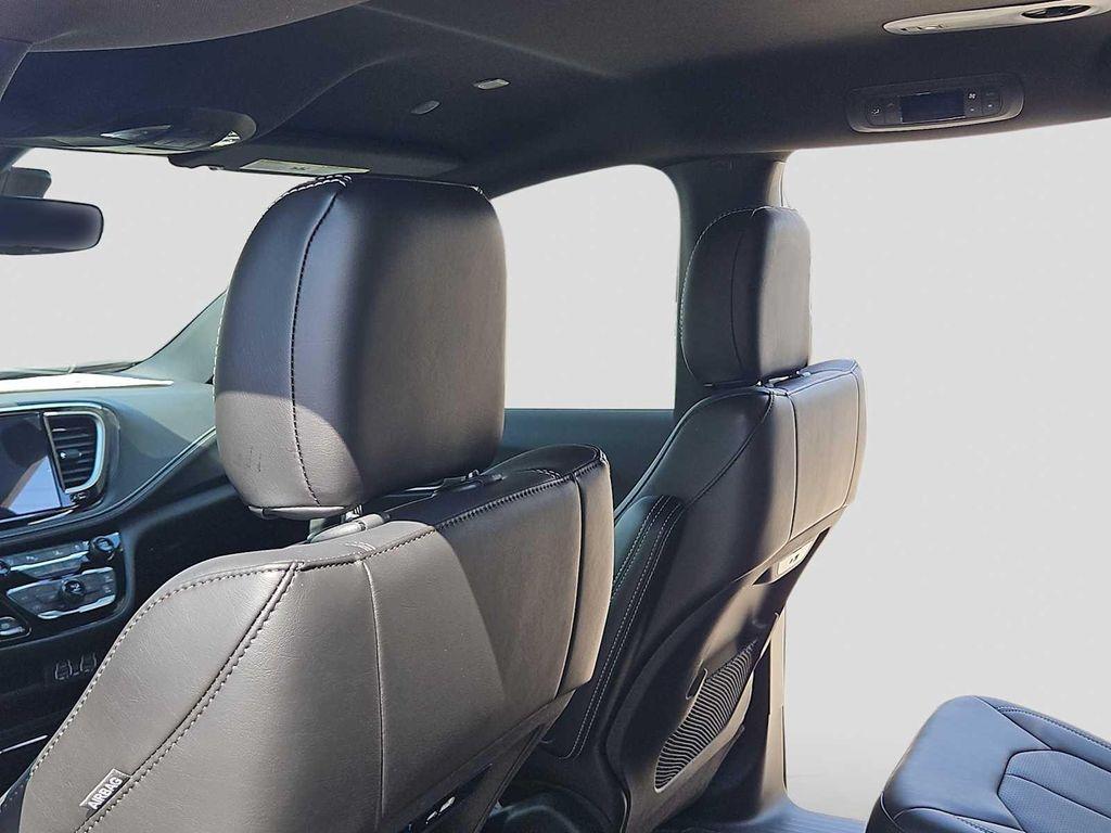 new 2025 Chrysler Pacifica car, priced at $42,445