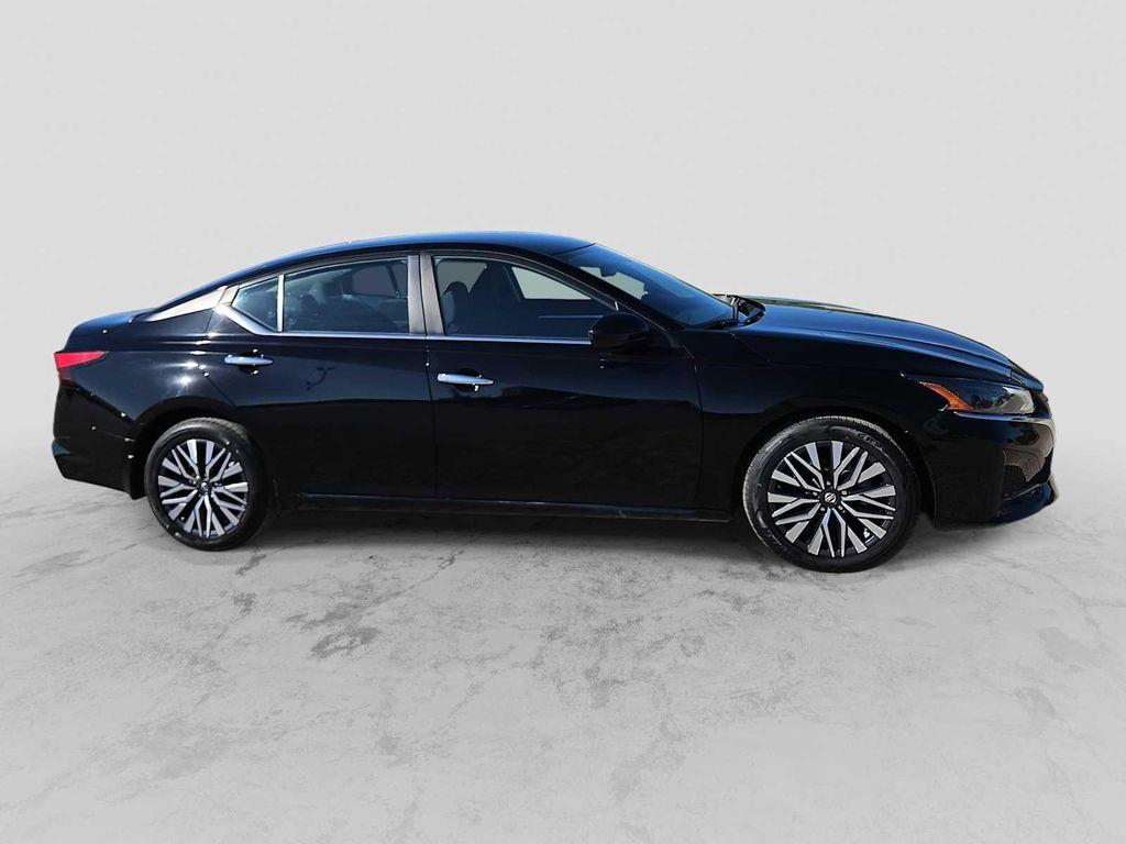 used 2023 Nissan Altima car, priced at $21,999