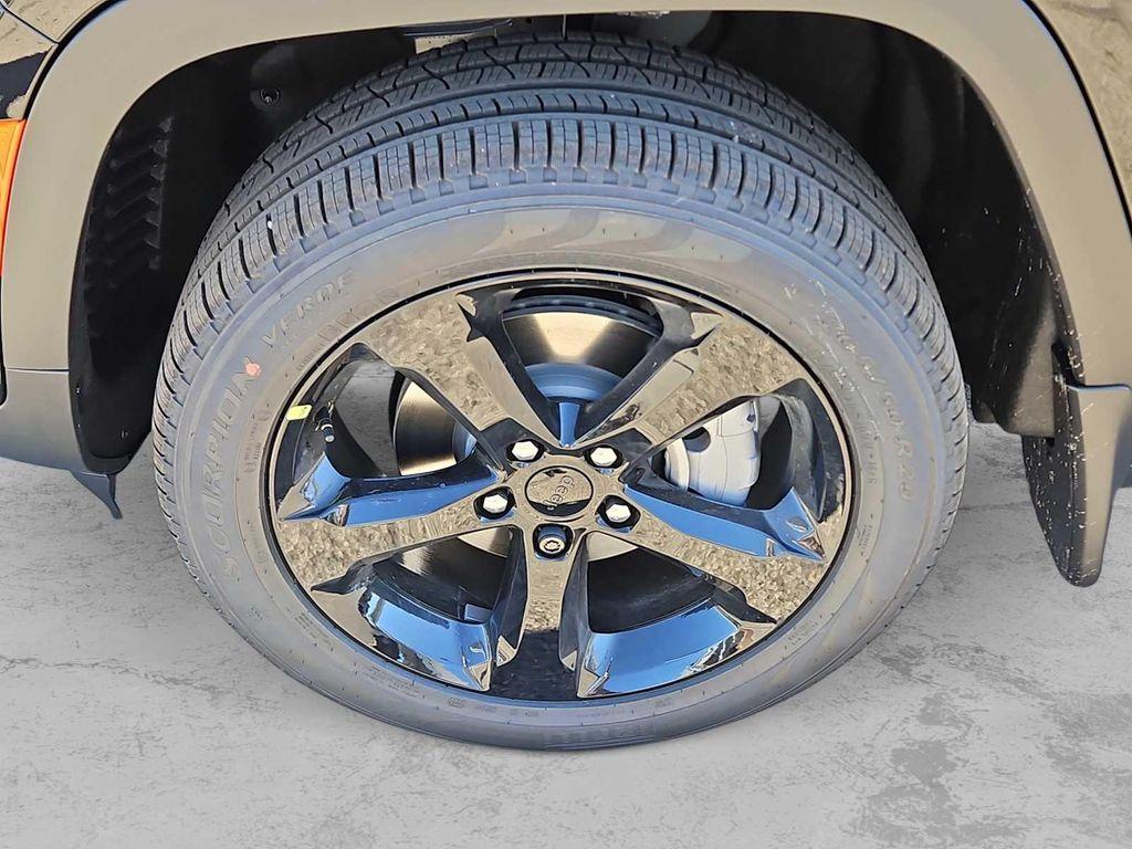 new 2025 Jeep Grand Cherokee car, priced at $42,395