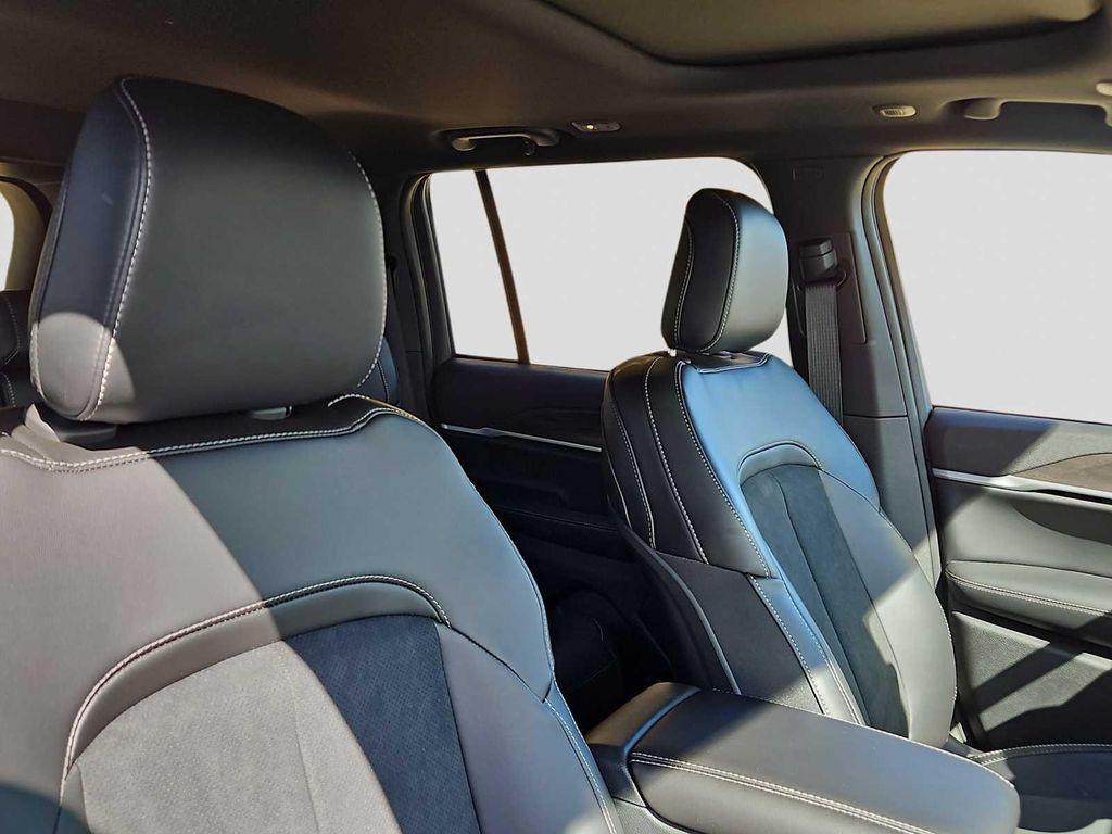 new 2026 Jeep Grand Cherokee car, priced at $48,155