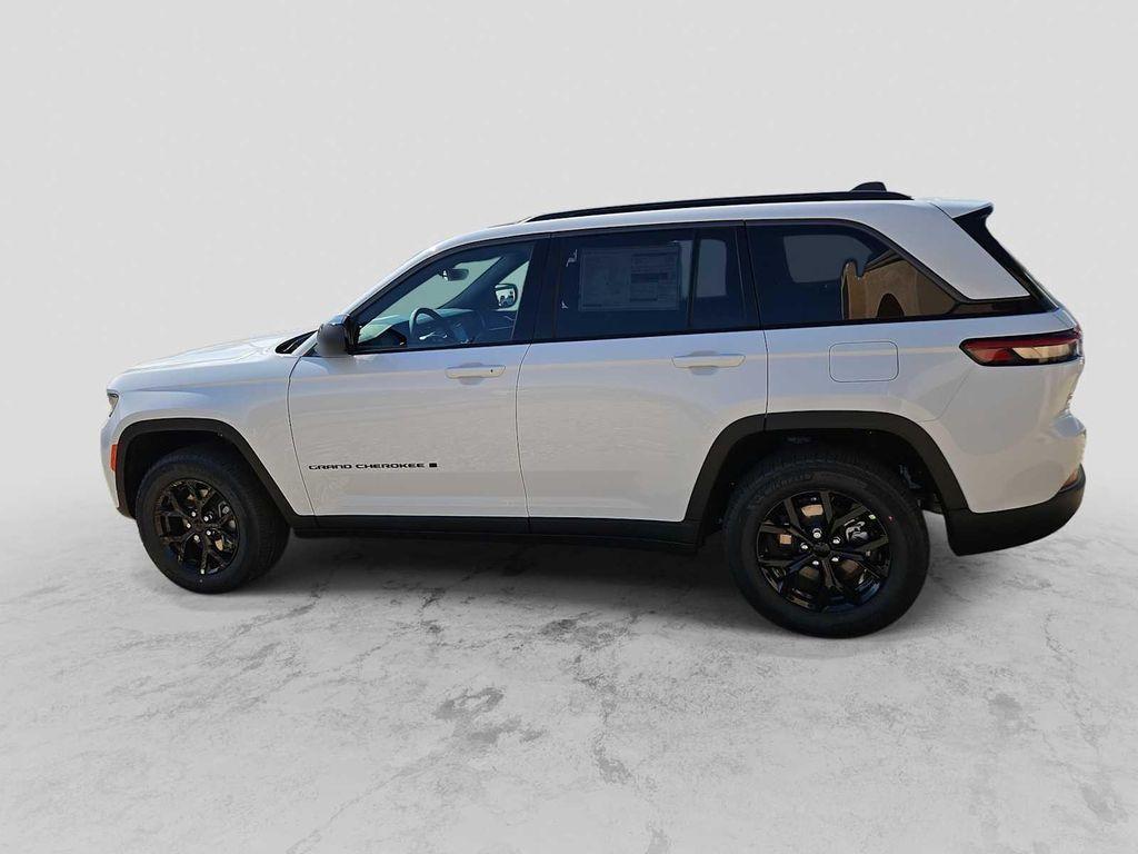 new 2026 Jeep Grand Cherokee car, priced at $48,155