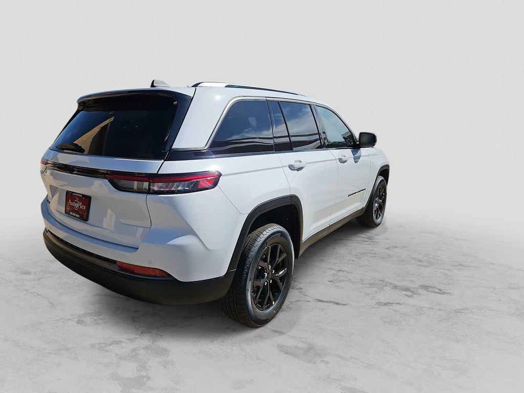 new 2026 Jeep Grand Cherokee car, priced at $48,155