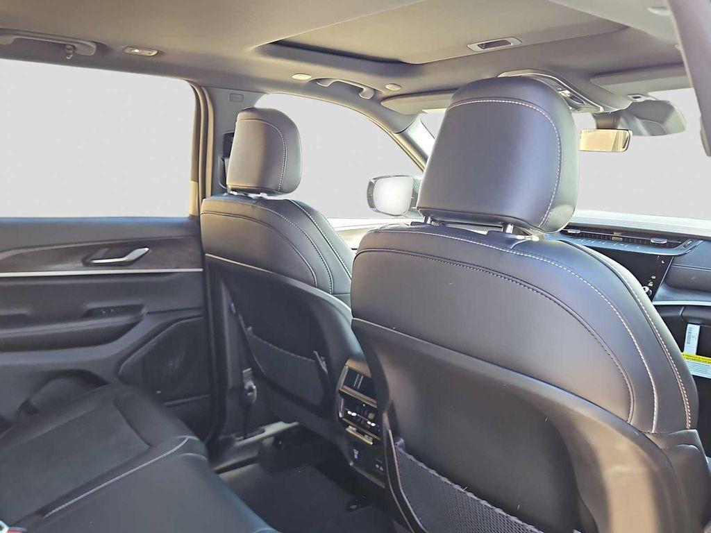 new 2026 Jeep Grand Cherokee car, priced at $48,155