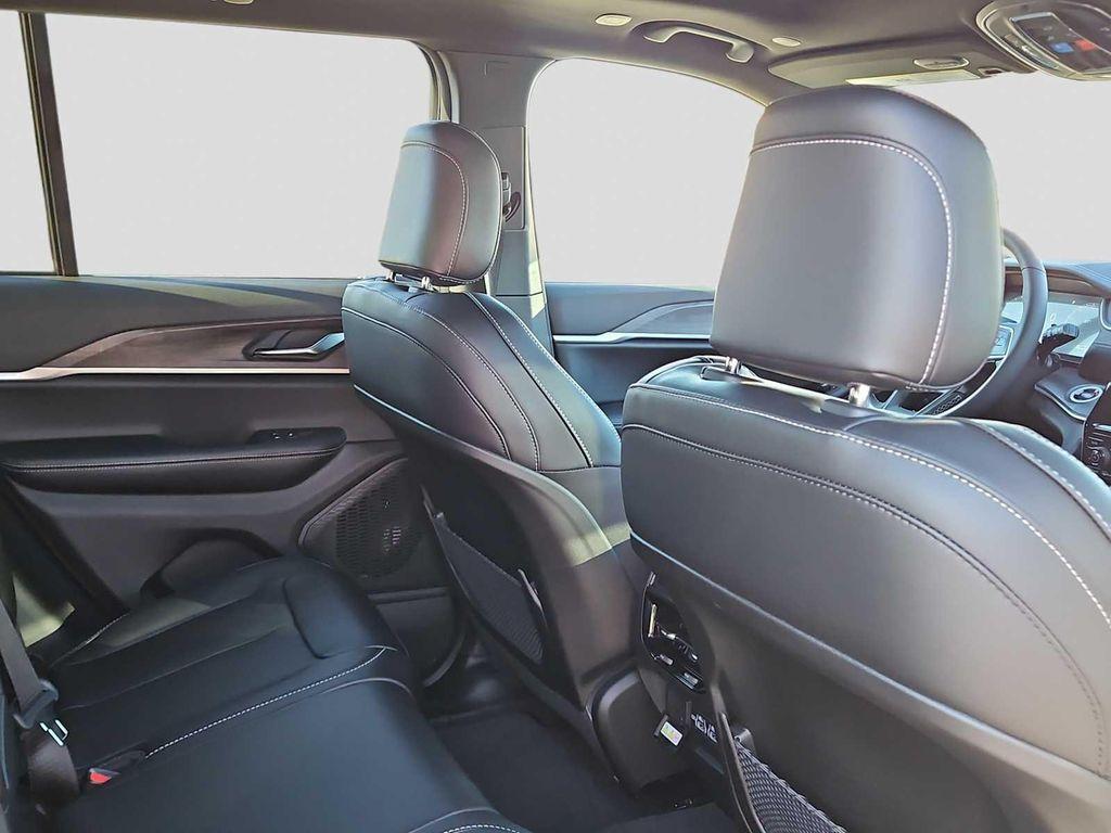 new 2025 Jeep Grand Cherokee car, priced at $45,315