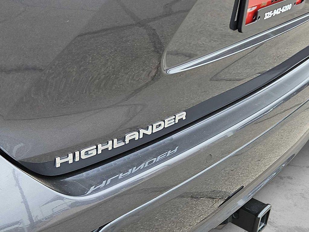 used 2021 Toyota Highlander Hybrid car, priced at $37,140