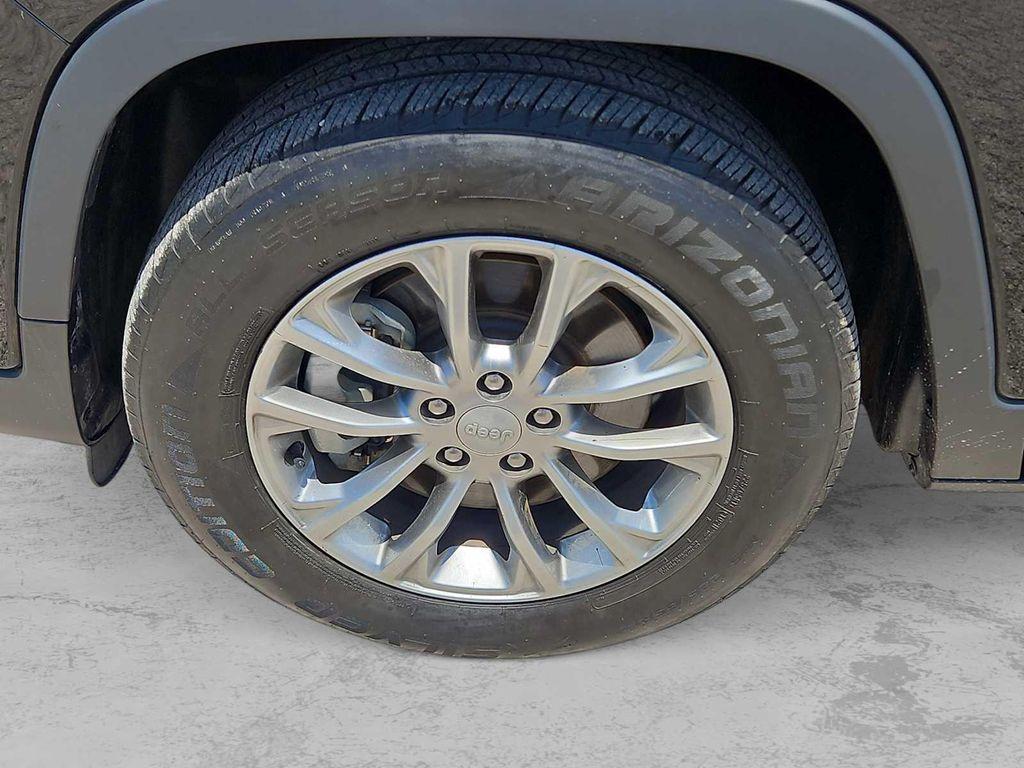 used 2022 Jeep Cherokee car, priced at $22,778