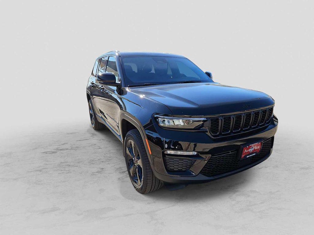 new 2025 Jeep Grand Cherokee car, priced at $45,910