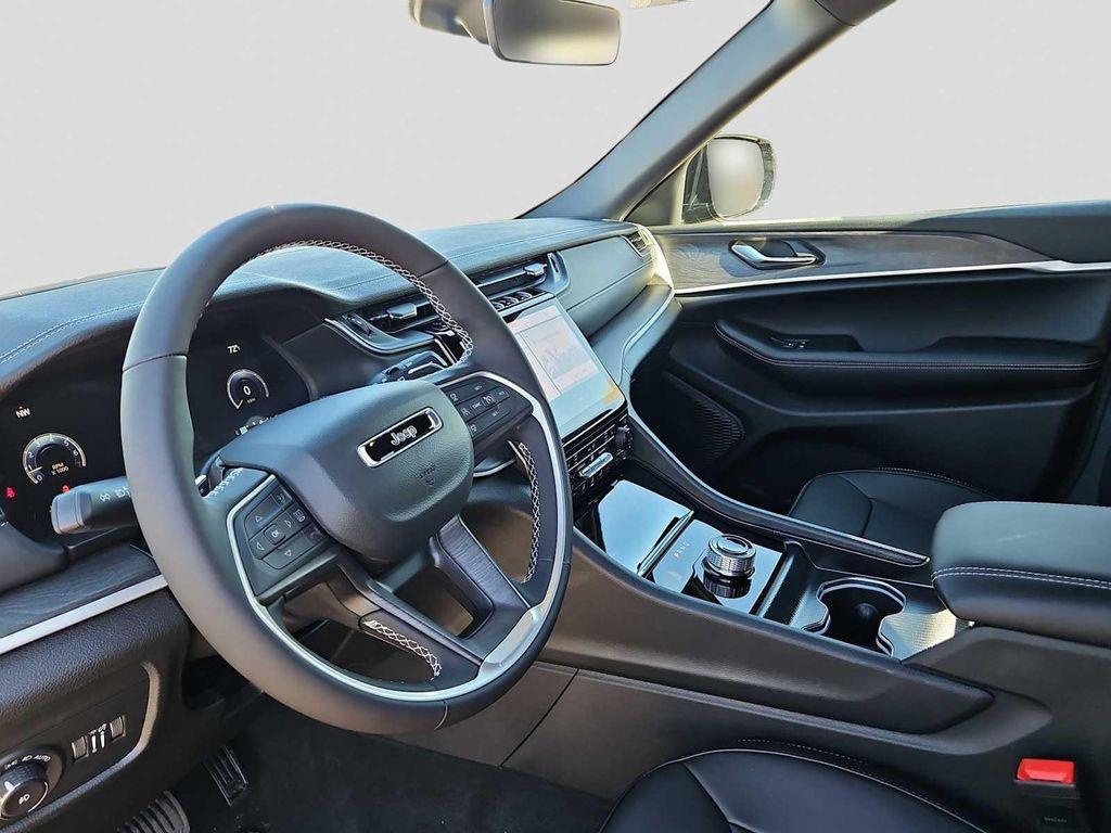 new 2025 Jeep Grand Cherokee car, priced at $45,910