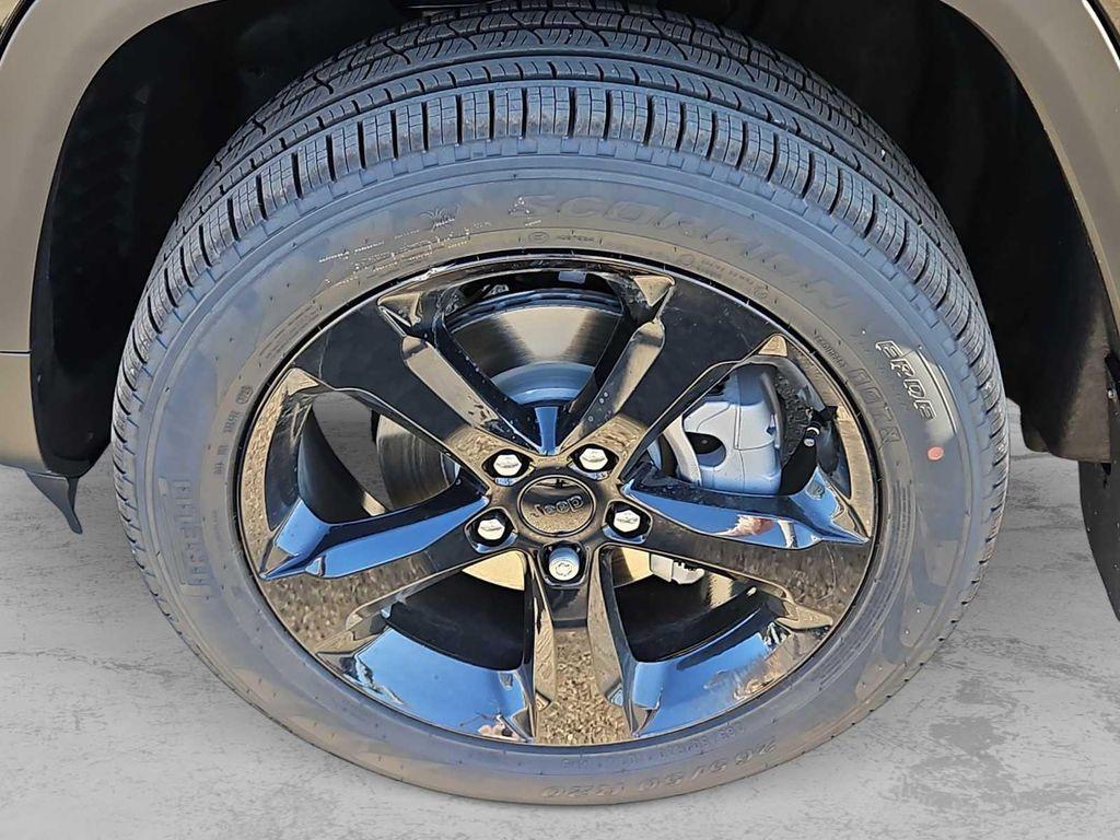 new 2025 Jeep Grand Cherokee car, priced at $45,910