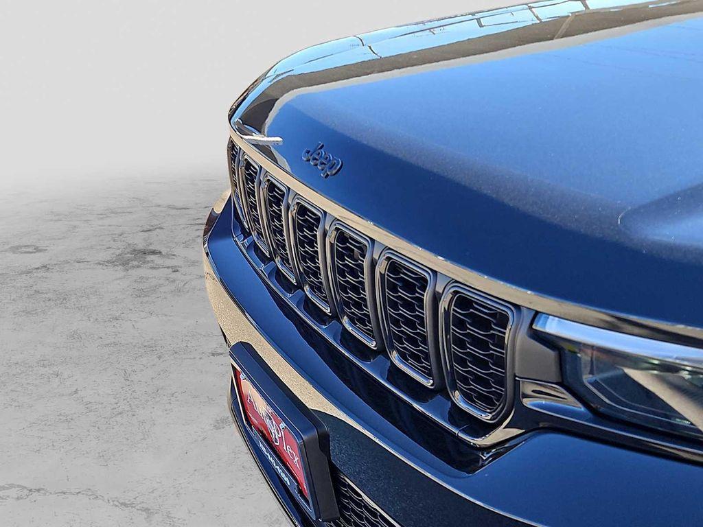 new 2025 Jeep Grand Cherokee car, priced at $45,910