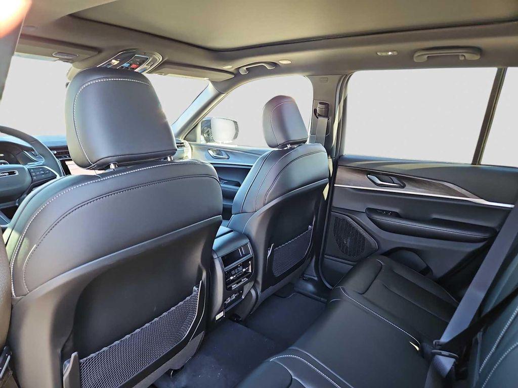 new 2025 Jeep Grand Cherokee car, priced at $45,910