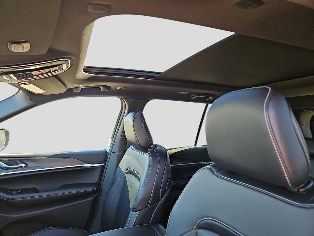 new 2025 Jeep Grand Cherokee car, priced at $45,910