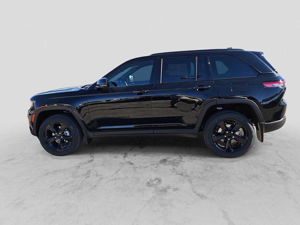 new 2025 Jeep Grand Cherokee car, priced at $45,910