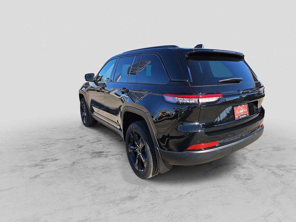 new 2025 Jeep Grand Cherokee car, priced at $45,910