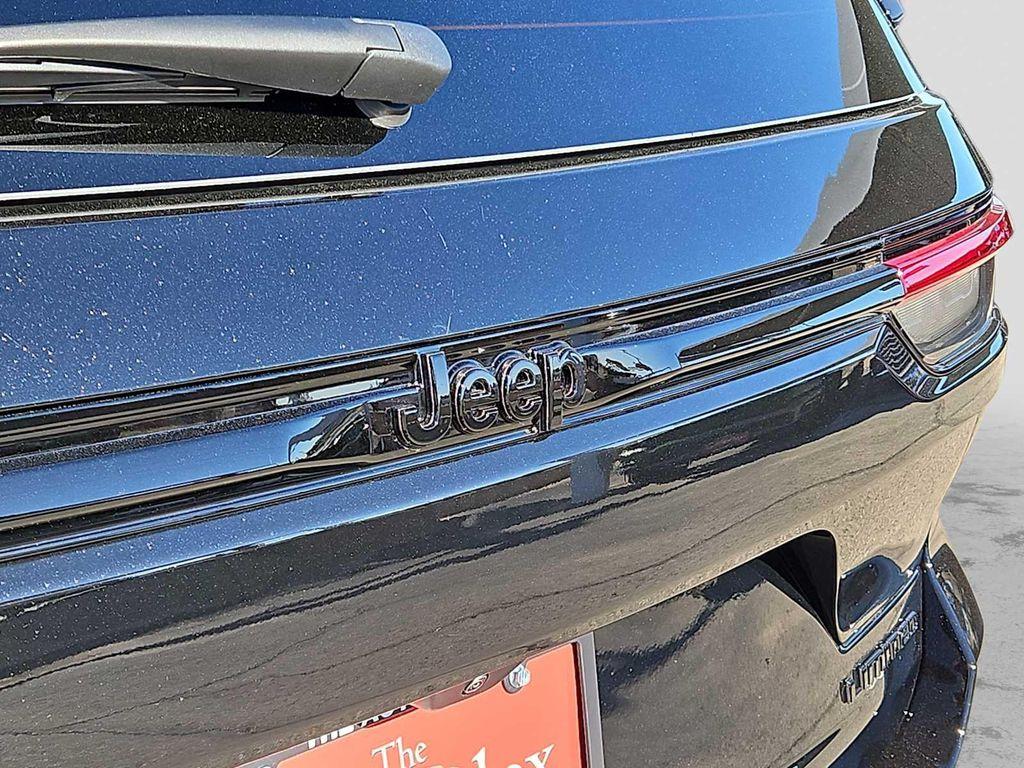 new 2025 Jeep Grand Cherokee car, priced at $45,910