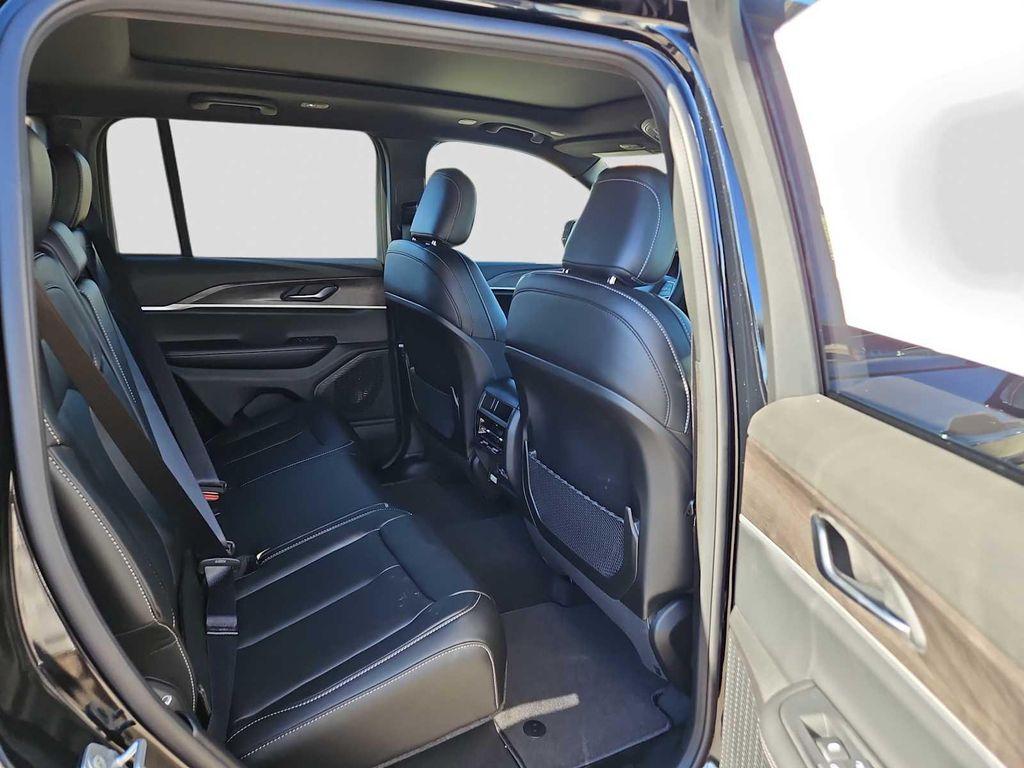 new 2025 Jeep Grand Cherokee car, priced at $45,910