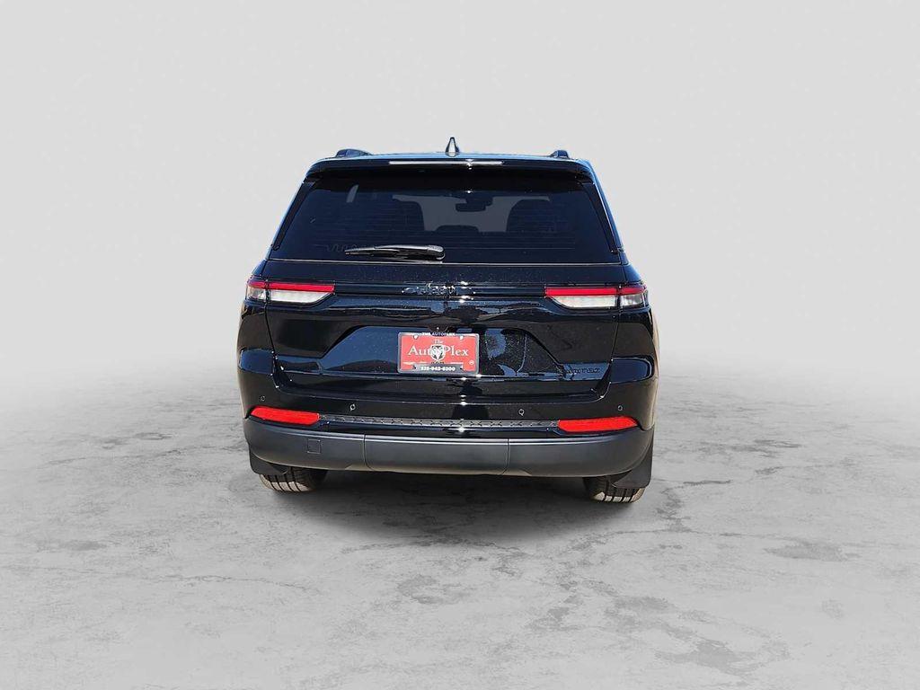 new 2025 Jeep Grand Cherokee car, priced at $45,910