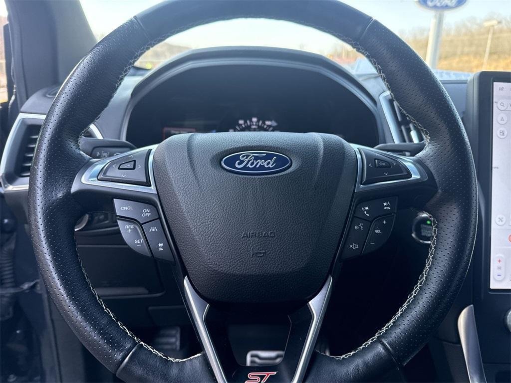 used 2022 Ford Edge car, priced at $25,575