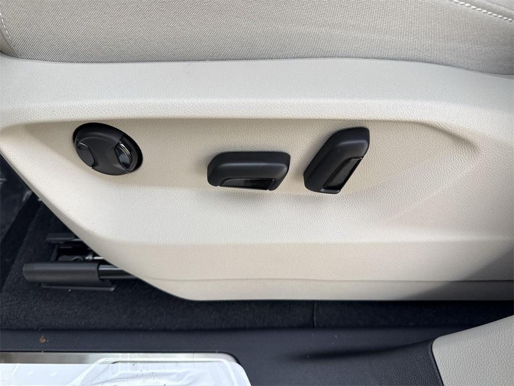 new 2026 Volkswagen Atlas car, priced at $49,678