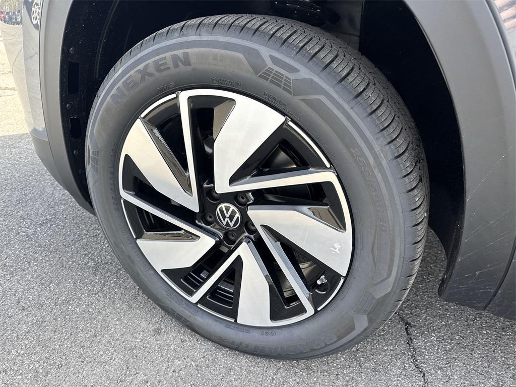 new 2026 Volkswagen Atlas car, priced at $49,678