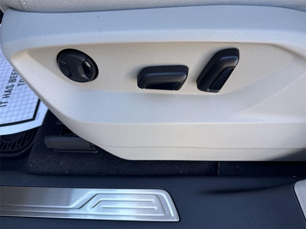 new 2026 Volkswagen Atlas car, priced at $48,478