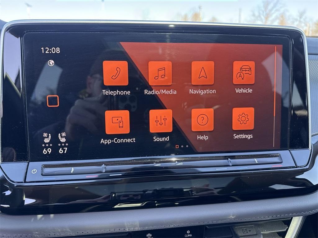 used 2025 Volkswagen Atlas car, priced at $41,400